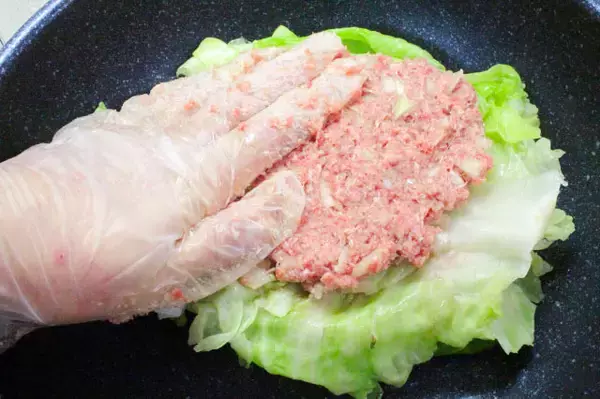 「【巻かないロールキャベツ】フライパンで重ねて煮るだけ！トマトジュースで洋食屋さんの味になった話」の画像