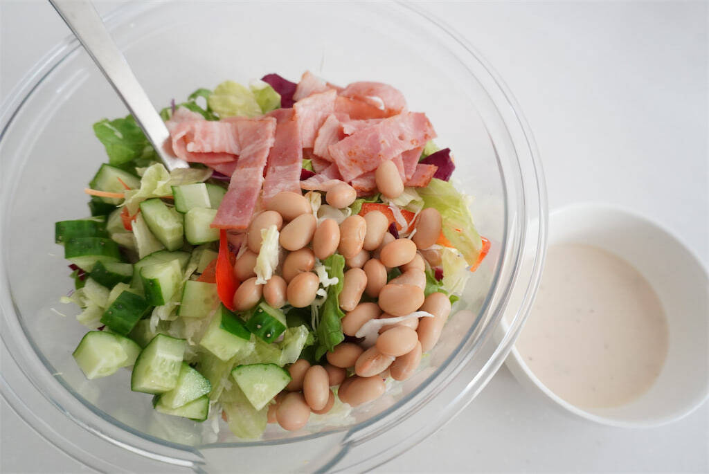 【カット野菜に混ぜるだけ】タイパも栄養も最強♪フジッコの蒸し大豆で「ごちそうサラダ」2種作ってみた！