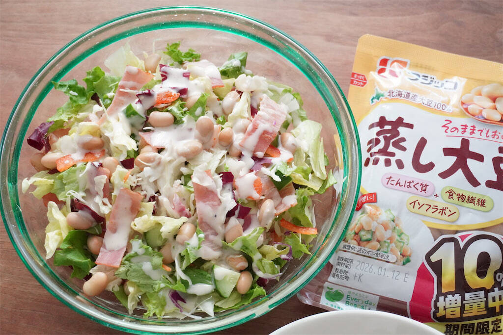 【カット野菜に混ぜるだけ】タイパも栄養も最強♪フジッコの蒸し大豆で「ごちそうサラダ」2種作ってみた！