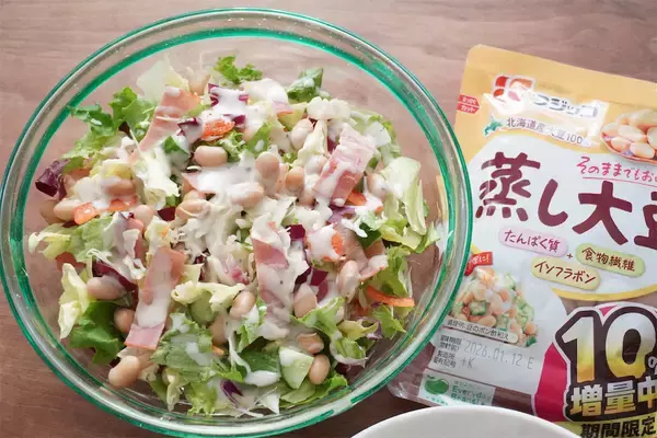 「【カット野菜に混ぜるだけ】タイパも栄養も最強♪フジッコの蒸し大豆で「ごちそうサラダ」2種作ってみた！」の画像