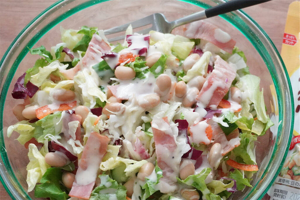 【カット野菜に混ぜるだけ】タイパも栄養も最強♪フジッコの蒸し大豆で「ごちそうサラダ」2種作ってみた！