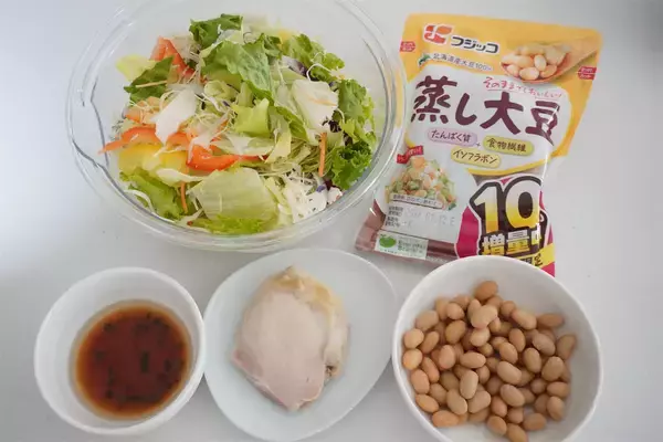 「【カット野菜に混ぜるだけ】タイパも栄養も最強♪フジッコの蒸し大豆で「ごちそうサラダ」2種作ってみた！」の画像