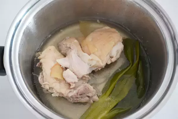 「【カット野菜に混ぜるだけ】タイパも栄養も最強♪フジッコの蒸し大豆で「ごちそうサラダ」2種作ってみた！」の画像