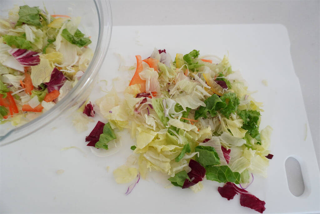 【カット野菜に混ぜるだけ】タイパも栄養も最強♪フジッコの蒸し大豆で「ごちそうサラダ」2種作ってみた！