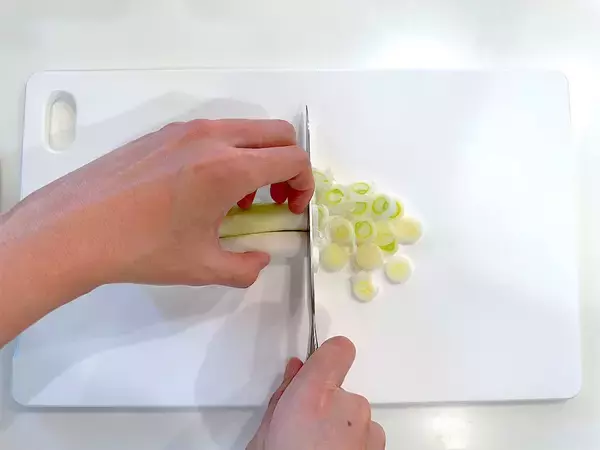 「【農家直伝】白ねぎ3本とろけてトロットロ♪「濃厚ミルクスープ」作ってみた！アツアツ甘々でなめらか～♡」の画像