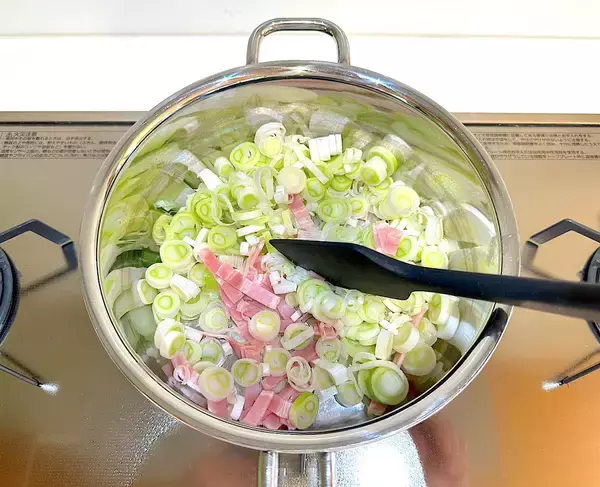 「【農家直伝】白ねぎ3本とろけてトロットロ♪「濃厚ミルクスープ」作ってみた！アツアツ甘々でなめらか～♡」の画像