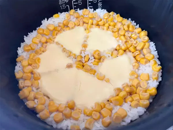 「【11月11日は「チーズの日」】６Ｐチーズを丸ごとドボンする「バタコご飯」作ってみた♪ご飯にトロッとなじむ～♡」の画像