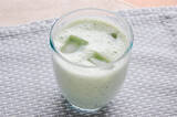 「【小松菜×バナナで栄養ドリンク完成】食欲ない日の元気チャージにスムージー作ってみた！むしろ毎日これがいい♪」の画像1