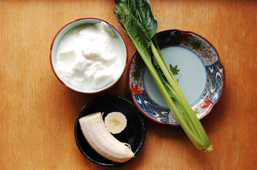 【小松菜×バナナで栄養ドリンク完成】食欲ない日の元気チャージにスムージー作ってみた！むしろ毎日これがいい♪