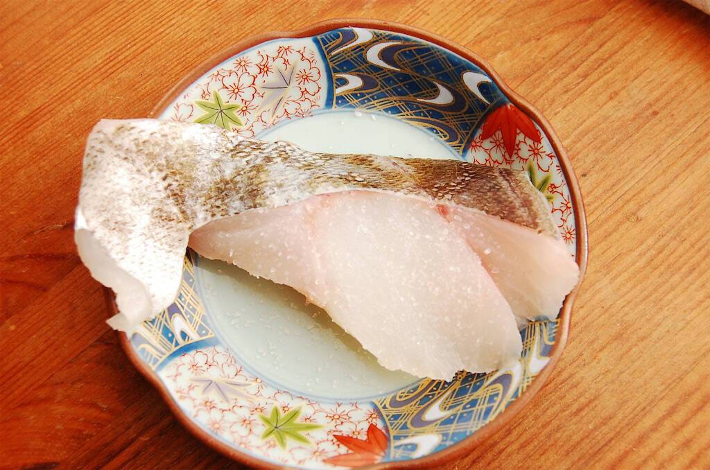 【タラのダシ濃厚♡】切り身のせて炊くだけ「タラの炊き込みご飯」作ってみた♪生臭くない！旨味半端ない!!