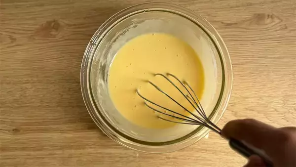 「ハチミツの香りがふわ～♡ダイソーの型で失敗知らず！「米粉の焼きドーナツ」作ってみて♪【元パティシエ直伝】」の画像