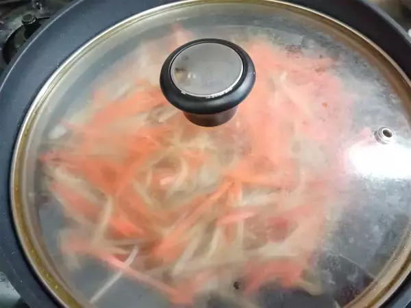 「【農家直伝】いつものきんぴらに「じゃこ」を足したら…おいしさ突き抜けた！2種の油使いが決め手なの♪」の画像