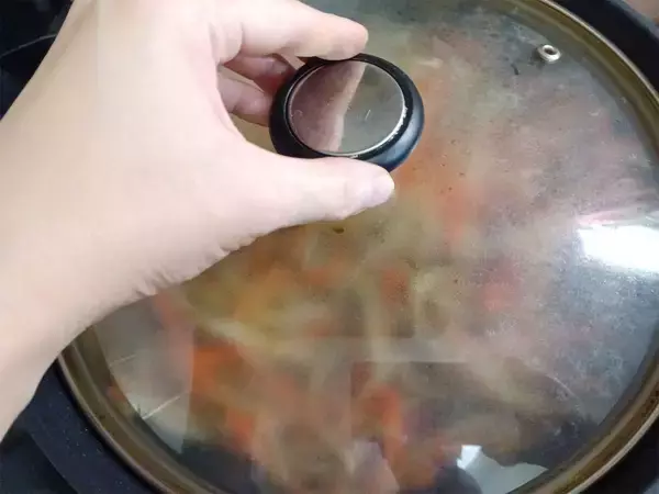 「【農家直伝】いつものきんぴらに「じゃこ」を足したら…おいしさ突き抜けた！2種の油使いが決め手なの♪」の画像