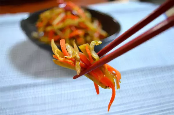 「【農家直伝】いつものきんぴらに「じゃこ」を足したら…おいしさ突き抜けた！2種の油使いが決め手なの♪」の画像