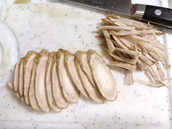 「【農家直伝】いつものきんぴらに「じゃこ」を足したら…おいしさ突き抜けた！2種の油使いが決め手なの♪」の画像