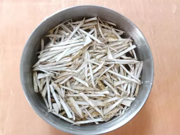 「【農家直伝】いつものきんぴらに「じゃこ」を足したら…おいしさ突き抜けた！2種の油使いが決め手なの♪」の画像