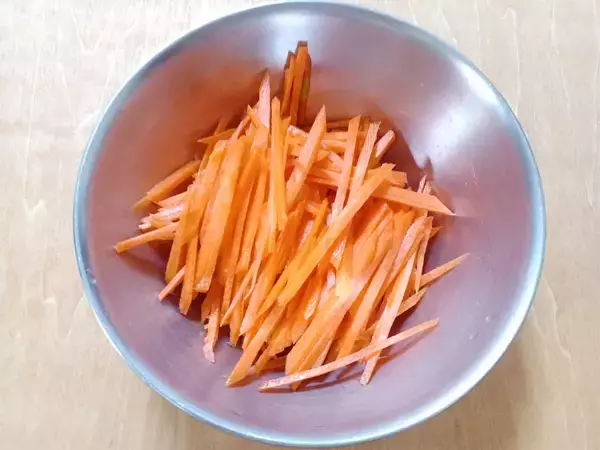 「【農家直伝】いつものきんぴらに「じゃこ」を足したら…おいしさ突き抜けた！2種の油使いが決め手なの♪」の画像