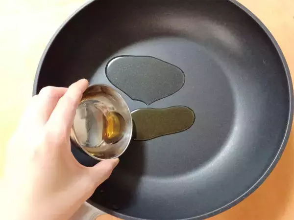 「【農家直伝】いつものきんぴらに「じゃこ」を足したら…おいしさ突き抜けた！2種の油使いが決め手なの♪」の画像