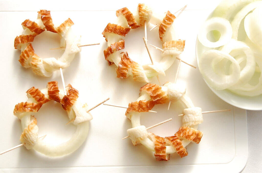 【節約レシピ】材料は玉ねぎとちくわだけ♡節約なのに映えるってうれしすぎィ!!「ちくわのオニオンリング天ぷら」に挑戦♪