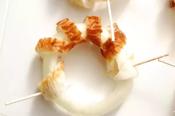 「【節約レシピ】材料は玉ねぎとちくわだけ♡節約なのに映えるってうれしすぎィ!!「ちくわのオニオンリング天ぷら」に挑戦♪」の画像