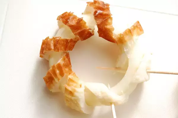 「【節約レシピ】材料は玉ねぎとちくわだけ♡節約なのに映えるってうれしすぎィ!!「ちくわのオニオンリング天ぷら」に挑戦♪」の画像