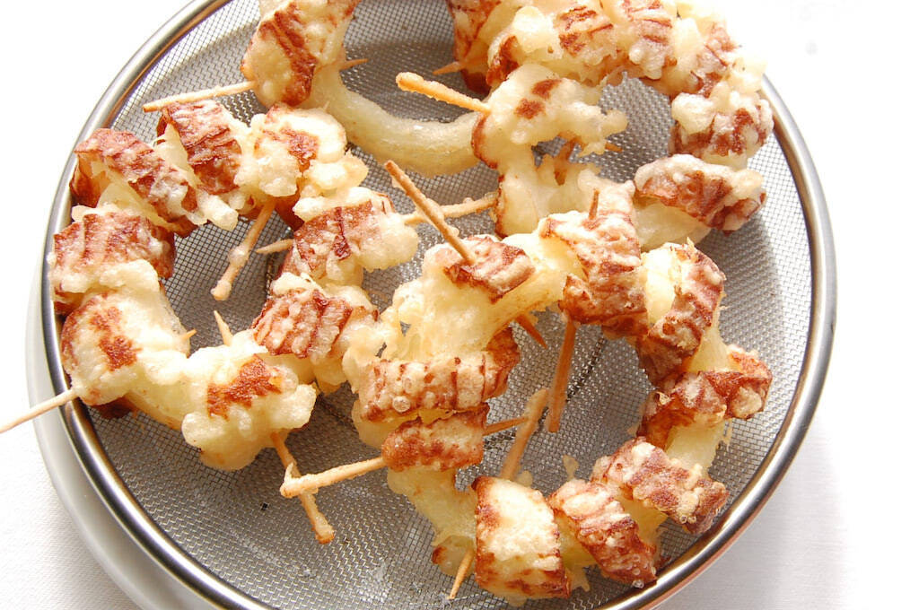 【節約レシピ】材料は玉ねぎとちくわだけ♡節約なのに映えるってうれしすぎィ!!「ちくわのオニオンリング天ぷら」に挑戦♪