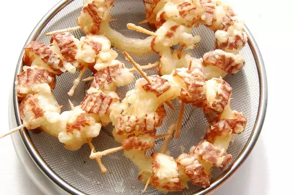 「【節約レシピ】材料は玉ねぎとちくわだけ♡節約なのに映えるってうれしすぎィ!!「ちくわのオニオンリング天ぷら」に挑戦♪」の画像