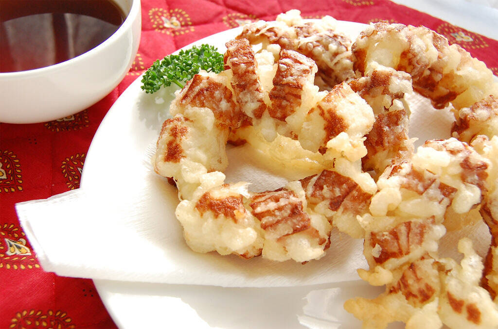 【節約レシピ】材料は玉ねぎとちくわだけ♡節約なのに映えるってうれしすぎィ!!「ちくわのオニオンリング天ぷら」に挑戦♪