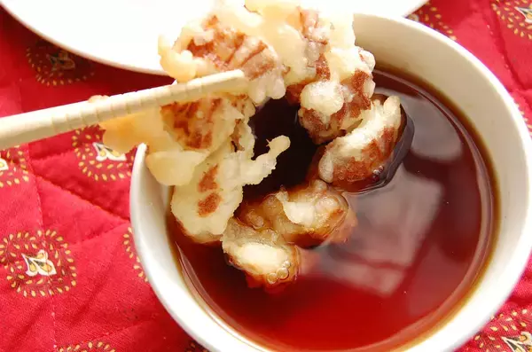 「【節約レシピ】材料は玉ねぎとちくわだけ♡節約なのに映えるってうれしすぎィ!!「ちくわのオニオンリング天ぷら」に挑戦♪」の画像