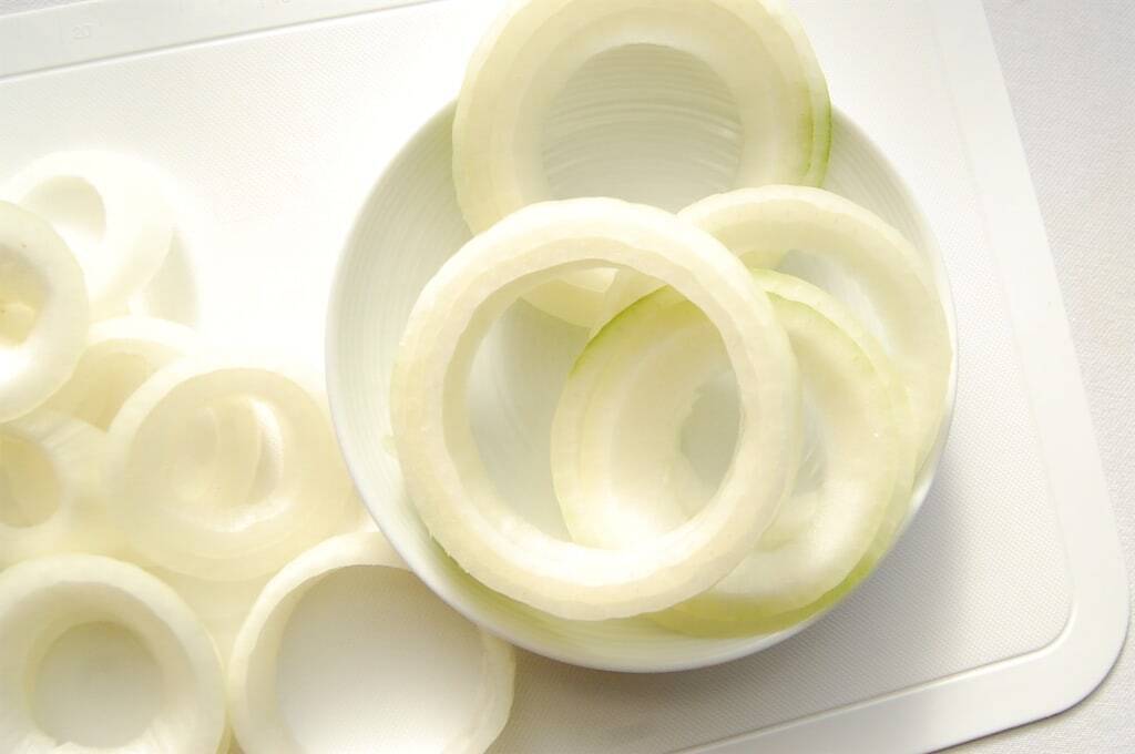 【節約レシピ】材料は玉ねぎとちくわだけ♡節約なのに映えるってうれしすぎィ!!「ちくわのオニオンリング天ぷら」に挑戦♪