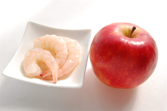 エビとリンゴでかき揚げに⁉想像の斜め上行く【料理の鉄人】の家庭料理「海老りんご一つ揚」に挑戦！