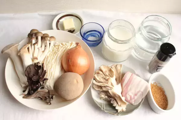 「【旬のきのこを贅沢に4種も使えば…】絶対旨いやん♡素材のピュアな味わい「きのこのポタージュ」作ろう」の画像