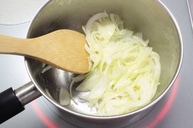 【旬のきのこを贅沢に4種も使えば…】絶対旨いやん♡素材のピュアな味わい「きのこのポタージュ」作ろう