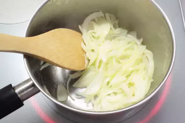 「【旬のきのこを贅沢に4種も使えば…】絶対旨いやん♡素材のピュアな味わい「きのこのポタージュ」作ろう」の画像