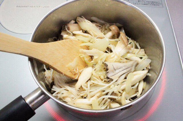 【旬のきのこを贅沢に4種も使えば…】絶対旨いやん♡素材のピュアな味わい「きのこのポタージュ」作ろう