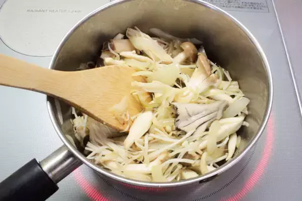 「【旬のきのこを贅沢に4種も使えば…】絶対旨いやん♡素材のピュアな味わい「きのこのポタージュ」作ろう」の画像