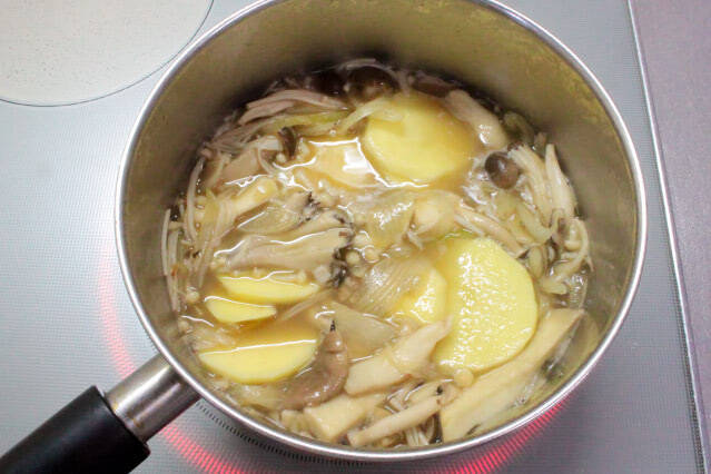 【旬のきのこを贅沢に4種も使えば…】絶対旨いやん♡素材のピュアな味わい「きのこのポタージュ」作ろう