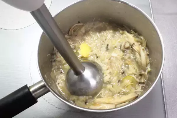 「【旬のきのこを贅沢に4種も使えば…】絶対旨いやん♡素材のピュアな味わい「きのこのポタージュ」作ろう」の画像