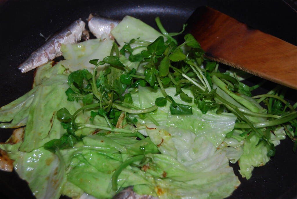 【爆速3分】いつものキャベツ炒めがスパイシーに激変！「サーディンとクレソンのカレー炒め」作ってみた♪