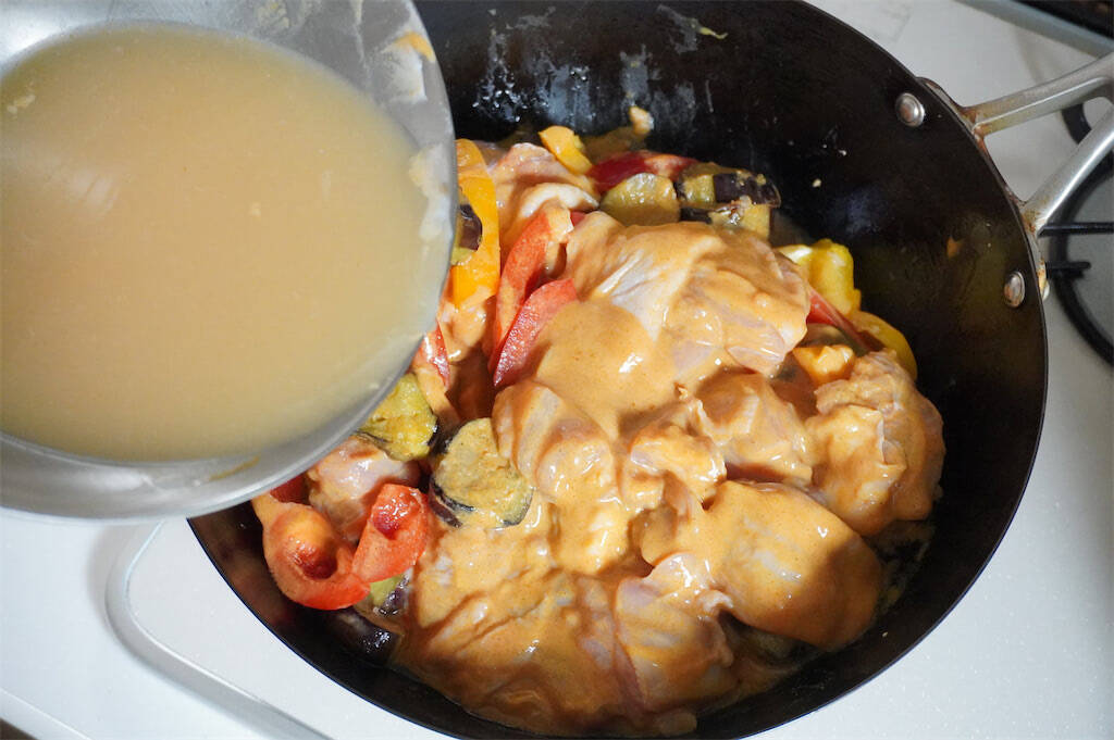 【ルウなしでこのコク!?】ヨーグルトで煮込む本格「夏野菜たっぷりカレー」作ってみた！とろ旨なすが主役級♪