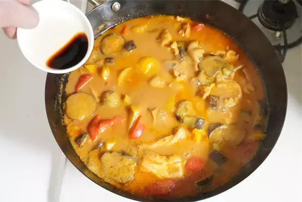 「【ルウなしでこのコク!?】ヨーグルトで煮込む本格「夏野菜たっぷりカレー」作ってみた！とろ旨なすが主役級♪」の画像