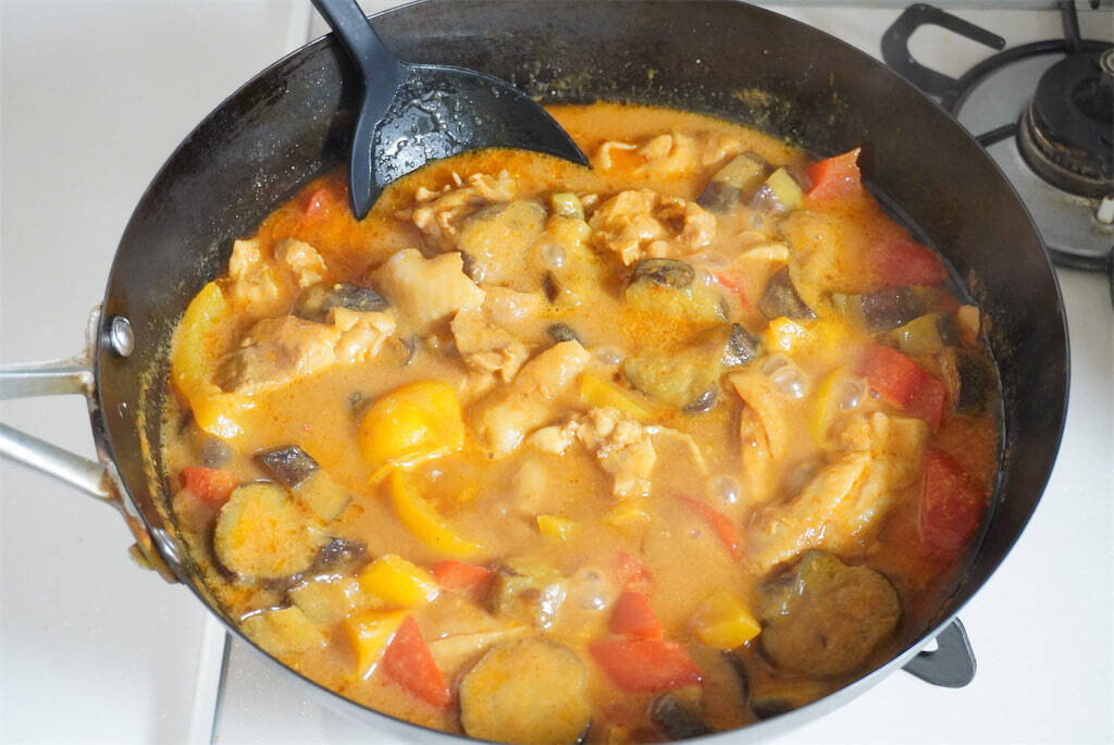 【ルウなしでこのコク!?】ヨーグルトで煮込む本格「夏野菜たっぷりカレー」作ってみた！とろ旨なすが主役級♪