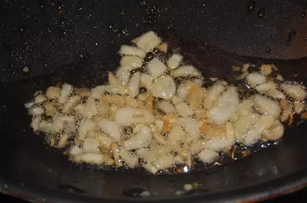 「【シェフ脇屋の凄ワザ】あぁ…食感がいい♡具はきゅうり！シンプル直球勝負な「パリパリきゅうりのガーリックチャーハン」に挑戦♪」の画像