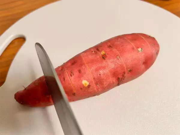 「【甘じょっぱループ♡】あの映えすぎるポテト料理を「さつまいも」で作ってみた！チーズ＆蜂蜜がグッジョブ♪」の画像