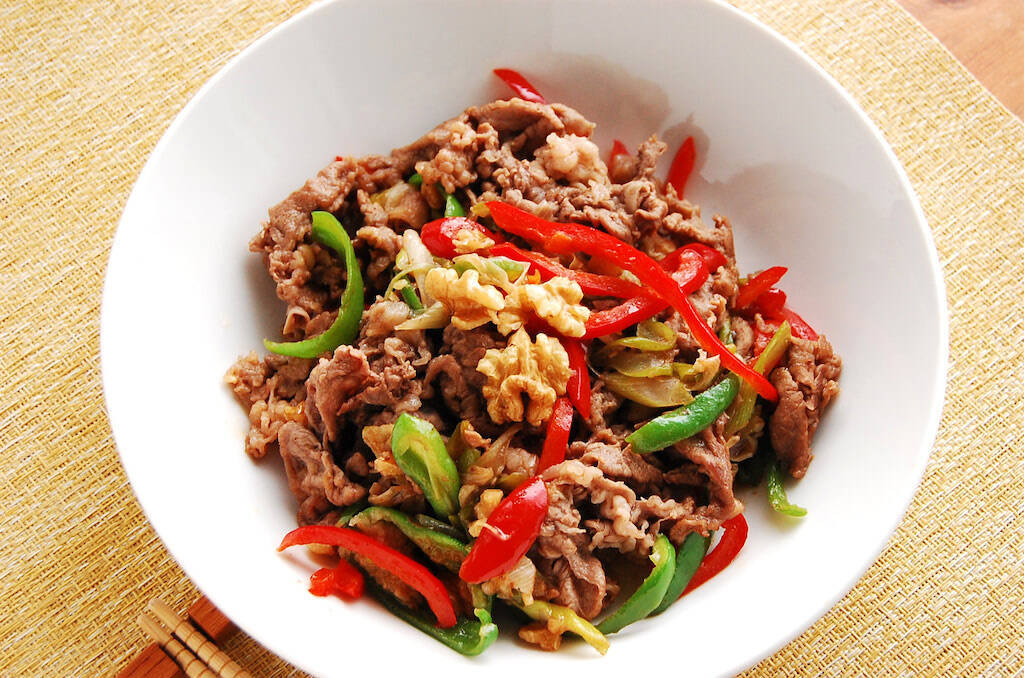 【管理栄養士直伝の養生レシピ】10分で完成♪冷えと疲れは「牛肉とパプリカの中華炒め」でおいしく撃退しない？