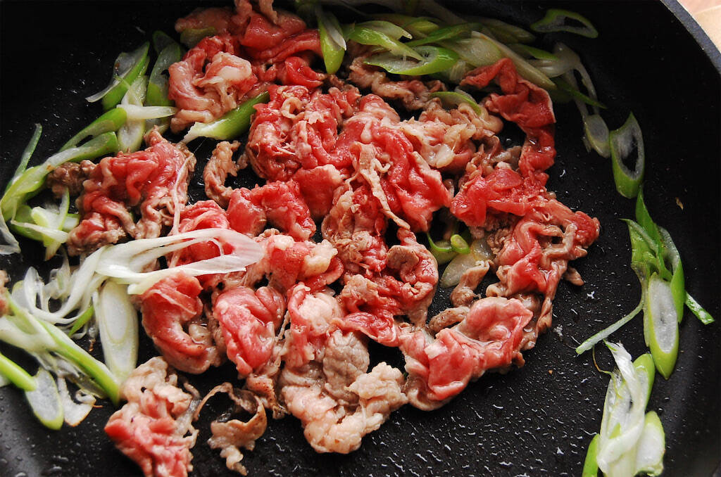 【管理栄養士直伝の養生レシピ】10分で完成♪冷えと疲れは「牛肉とパプリカの中華炒め」でおいしく撃退しない？