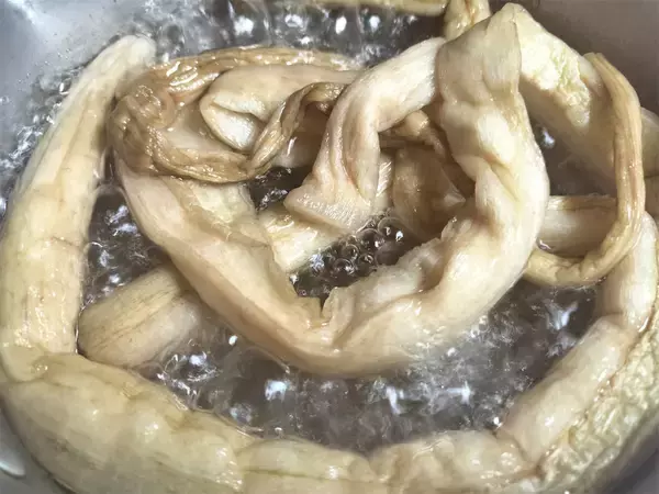 「【絶品！郷土メシ】沖縄の謎料理「ドゥルワカシー」作ってみた！見た目「泥」なのにウマすぎるんだが…」の画像