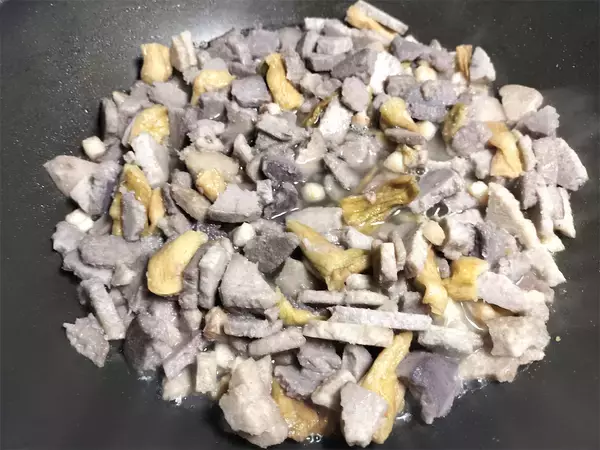 「【絶品！郷土メシ】沖縄の謎料理「ドゥルワカシー」作ってみた！見た目「泥」なのにウマすぎるんだが…」の画像