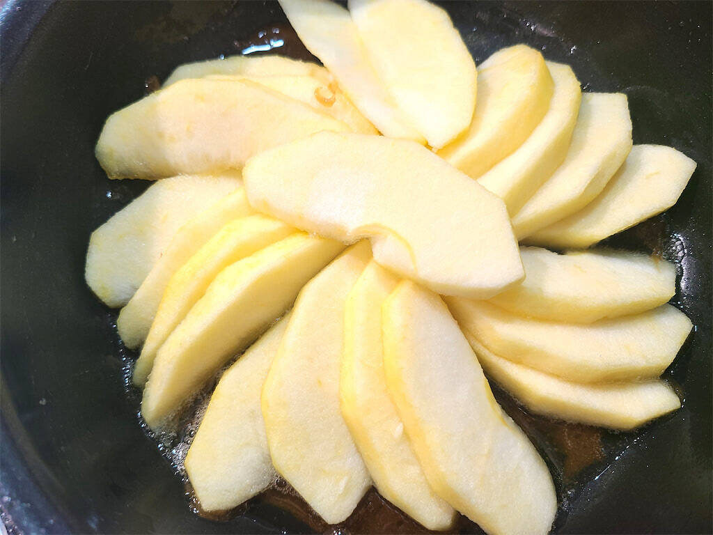 【ワンパンタタン】ホケミでふわふわ♡カラメルのほろ苦さとリンゴの酸味が美味な「タルトタタン」に挑戦！