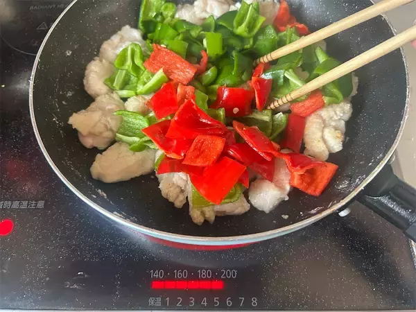 「【鶏むね肉もうパサつかない】砂糖水に1時間漬けるだけ!?驚くほどソフト＆ジューシーに♡【冷めてもフワッフワ】」の画像